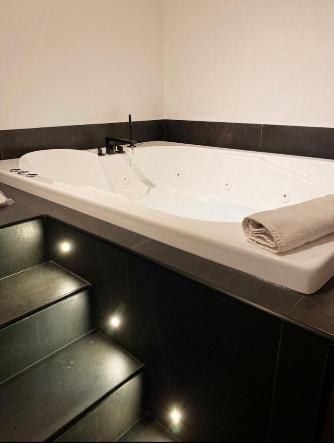Royalroom2.0-Relaxing Spa & Luxury Apartments Lido di Ostia Zewnętrze zdjęcie